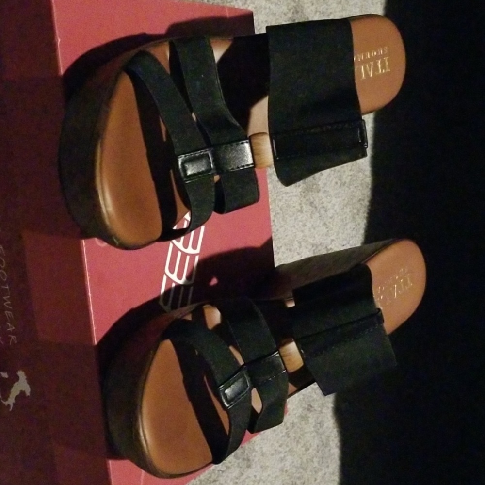 Black Wedge